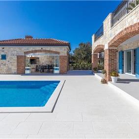 3 bedroom villa with pool, near Zadar, sleeps 8